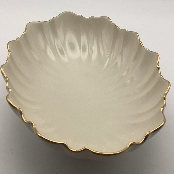 Lenox Oval Scalloped Serving Bowl - Picture 1 of 9